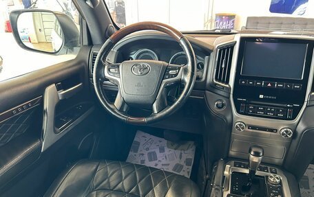 Toyota Land Cruiser 200, 2017 год, 7 799 000 рублей, 14 фотография