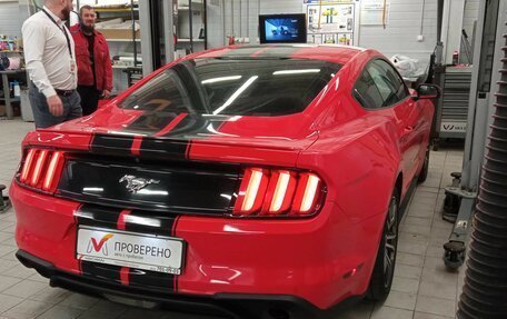 Ford Mustang VI рестайлинг, 2016 год, 2 670 000 рублей, 3 фотография