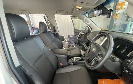 Toyota Land Cruiser Prado 150 рестайлинг 2, 2021 год, 3 650 000 рублей, 9 фотография