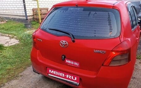 Toyota Yaris III рестайлинг, 2007 год, 650 000 рублей, 4 фотография