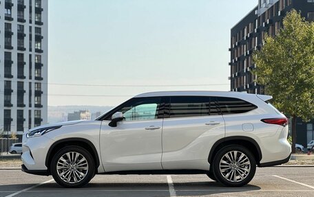 Toyota Highlander, 2024 год, 7 000 000 рублей, 5 фотография