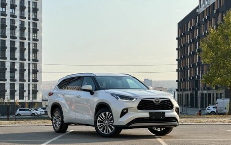 Toyota Highlander, 2024 год, 7 000 000 рублей, 3 фотография