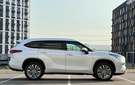 Toyota Highlander, 2024 год, 7 000 000 рублей, 4 фотография