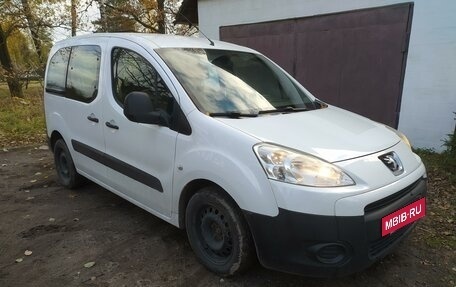 Peugeot Partner II рестайлинг 2, 2011 год, 850 000 рублей, 3 фотография