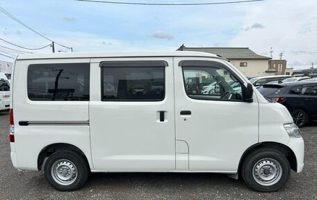 Toyota Lite Ace VI, 2020 год, 1 980 000 рублей, 8 фотография