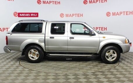 Nissan NP300, 2010 год, 1 260 000 рублей, 4 фотография