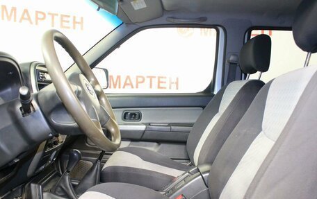 Nissan NP300, 2010 год, 1 260 000 рублей, 9 фотография