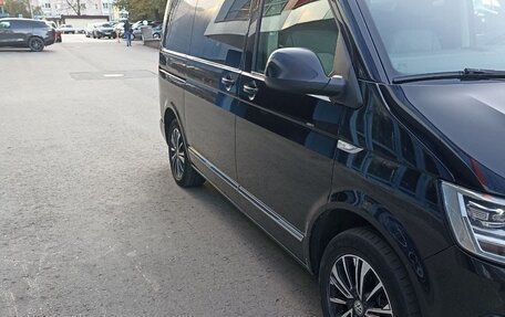 Volkswagen Multivan T6 рестайлинг, 2019 год, 3 980 000 рублей, 3 фотография