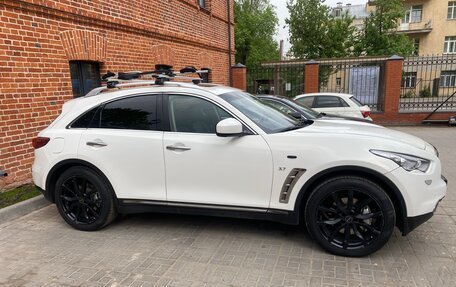 Infiniti QX70, 2013 год, 2 320 000 рублей, 10 фотография