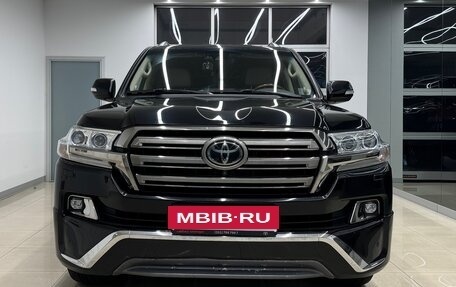 Toyota Land Cruiser 200, 2017 год, 6 620 000 рублей, 2 фотография