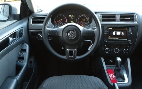 Volkswagen Jetta VI, 2012 год, 1 070 000 рублей, 11 фотография