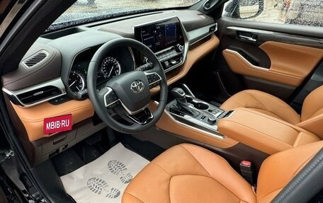 Toyota Highlander, 2022 год, 7 800 000 рублей, 27 фотография