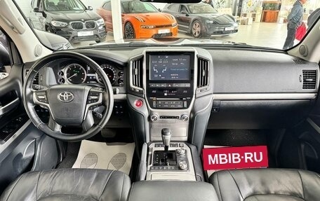 Toyota Land Cruiser 200, 2019 год, 6 300 000 рублей, 21 фотография