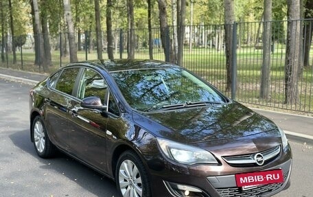 Opel Astra J, 2013 год, 895 000 рублей, 4 фотография