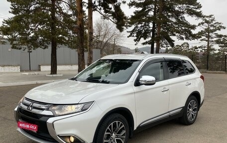 Mitsubishi Outlander III рестайлинг 3, 2016 год, 2 600 000 рублей, 1 фотография