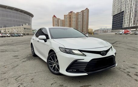 Toyota Camry, 2018 год, 3 090 000 рублей, 1 фотография