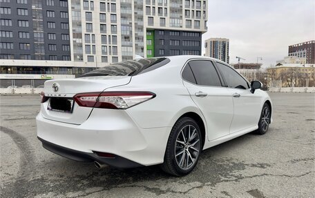 Toyota Camry, 2018 год, 3 090 000 рублей, 2 фотография