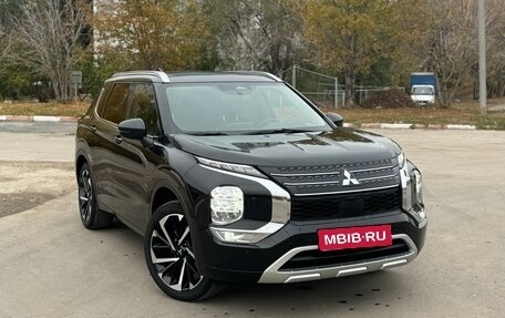 Mitsubishi Outlander, 2023 год, 4 590 000 рублей, 1 фотография