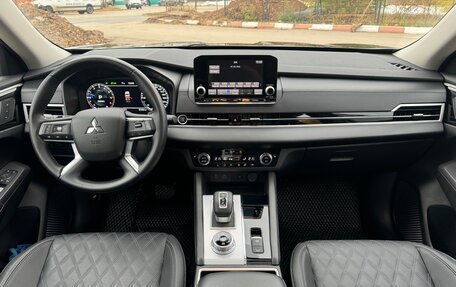 Mitsubishi Outlander, 2023 год, 4 590 000 рублей, 28 фотография