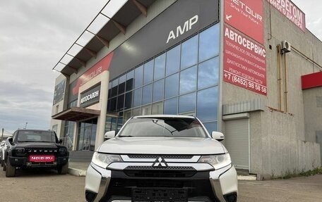 Mitsubishi Outlander III рестайлинг 3, 2018 год, 1 990 000 рублей, 3 фотография