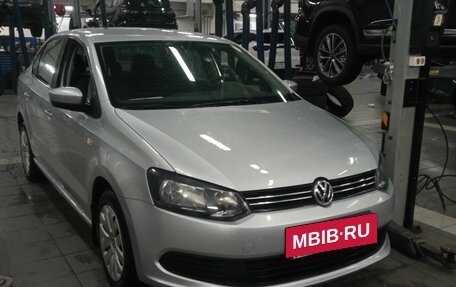 Volkswagen Polo VI (EU Market), 2013 год, 951 000 рублей, 2 фотография