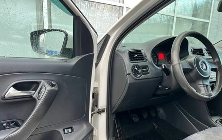 Volkswagen Polo VI (EU Market), 2013 год, 700 000 рублей, 17 фотография