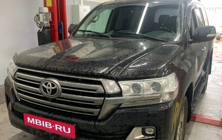 Toyota Land Cruiser 200, 2020 год, 7 697 000 рублей, 2 фотография