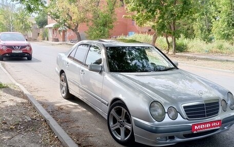 Mercedes-Benz E-Класс, 2001 год, 490 000 рублей, 5 фотография