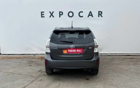 Toyota Prius Alpha I (ZVW40/41), 2013 год, 1 380 000 рублей, 4 фотография