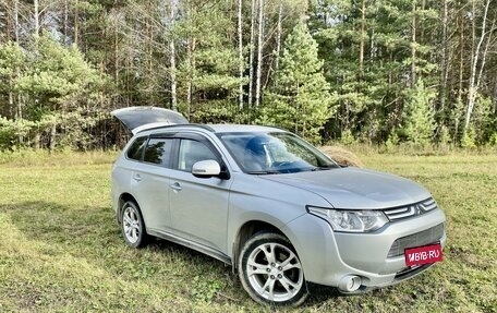 Mitsubishi Outlander III рестайлинг 3, 2013 год, 1 620 000 рублей, 1 фотография