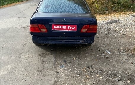 Mercedes-Benz E-Класс, 1999 год, 350 000 рублей, 5 фотография