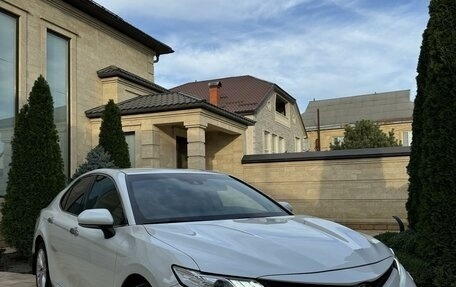 Toyota Camry, 2018 год, 2 590 000 рублей, 2 фотография