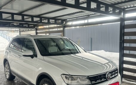 Volkswagen Tiguan II, 2017 год, 2 600 000 рублей, 2 фотография