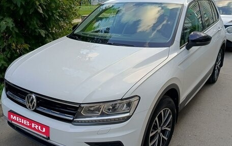 Volkswagen Tiguan II, 2019 год, 2 827 000 рублей, 6 фотография