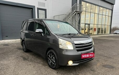 Toyota Noah III, 2008 год, 1 599 999 рублей, 8 фотография