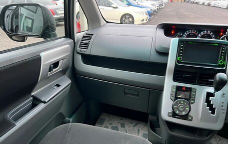 Toyota Noah III, 2008 год, 1 599 999 рублей, 14 фотография