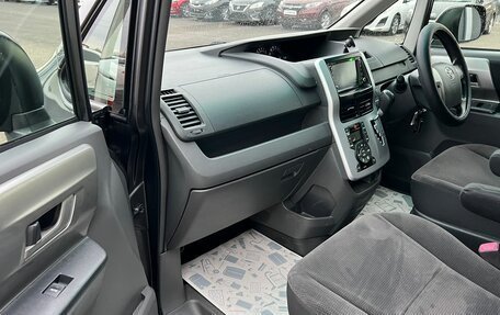 Toyota Noah III, 2008 год, 1 599 999 рублей, 12 фотография