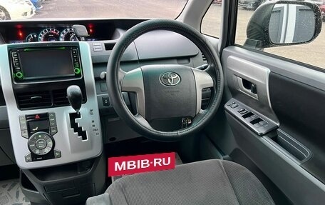 Toyota Noah III, 2008 год, 1 599 999 рублей, 15 фотография