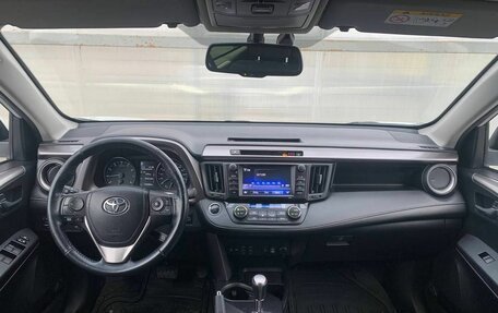 Toyota RAV4, 2018 год, 3 150 000 рублей, 14 фотография