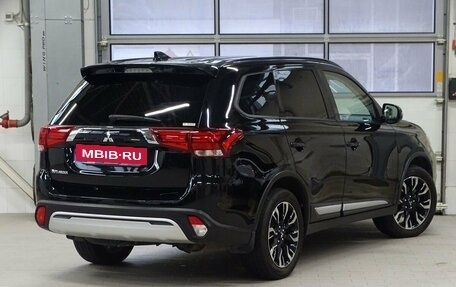 Mitsubishi Outlander III рестайлинг 3, 2022 год, 3 330 000 рублей, 3 фотография