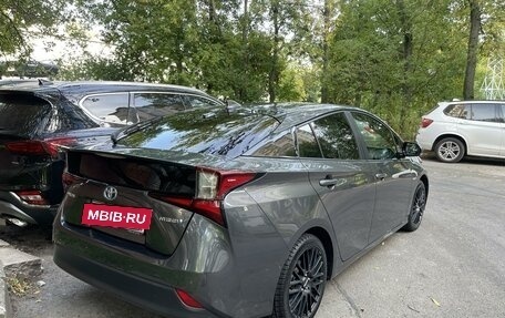 Toyota Prius IV XW50, 2019 год, 2 300 000 рублей, 4 фотография