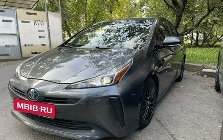 Toyota Prius IV XW50, 2019 год, 2 300 000 рублей, 2 фотография