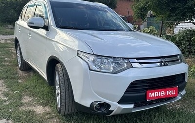 Mitsubishi Outlander III рестайлинг 3, 2014 год, 1 870 000 рублей, 1 фотография