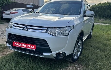 Mitsubishi Outlander III рестайлинг 3, 2014 год, 1 870 000 рублей, 2 фотография