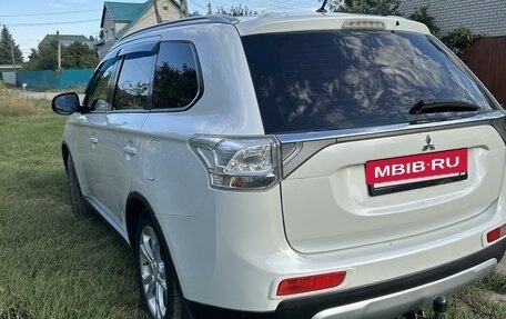 Mitsubishi Outlander III рестайлинг 3, 2014 год, 1 870 000 рублей, 3 фотография