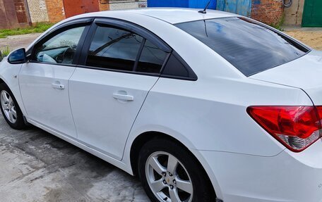 Chevrolet Cruze II, 2010 год, 830 000 рублей, 3 фотография