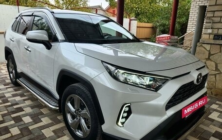 Toyota RAV4, 2020 год, 3 900 000 рублей, 3 фотография