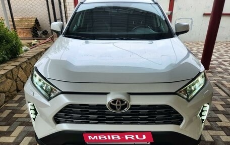 Toyota RAV4, 2020 год, 3 900 000 рублей, 5 фотография