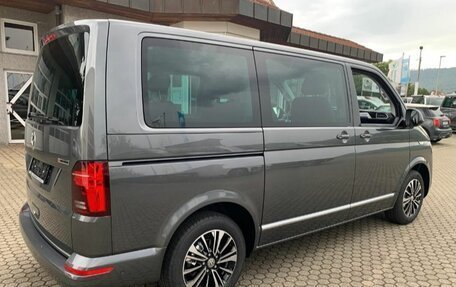 Volkswagen Multivan T6 рестайлинг, 2024 год, 16 500 000 рублей, 3 фотография