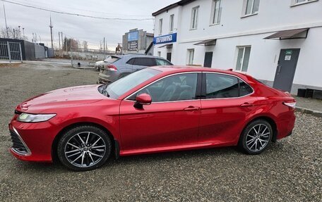 Toyota Camry, 2021 год, 3 350 000 рублей, 5 фотография